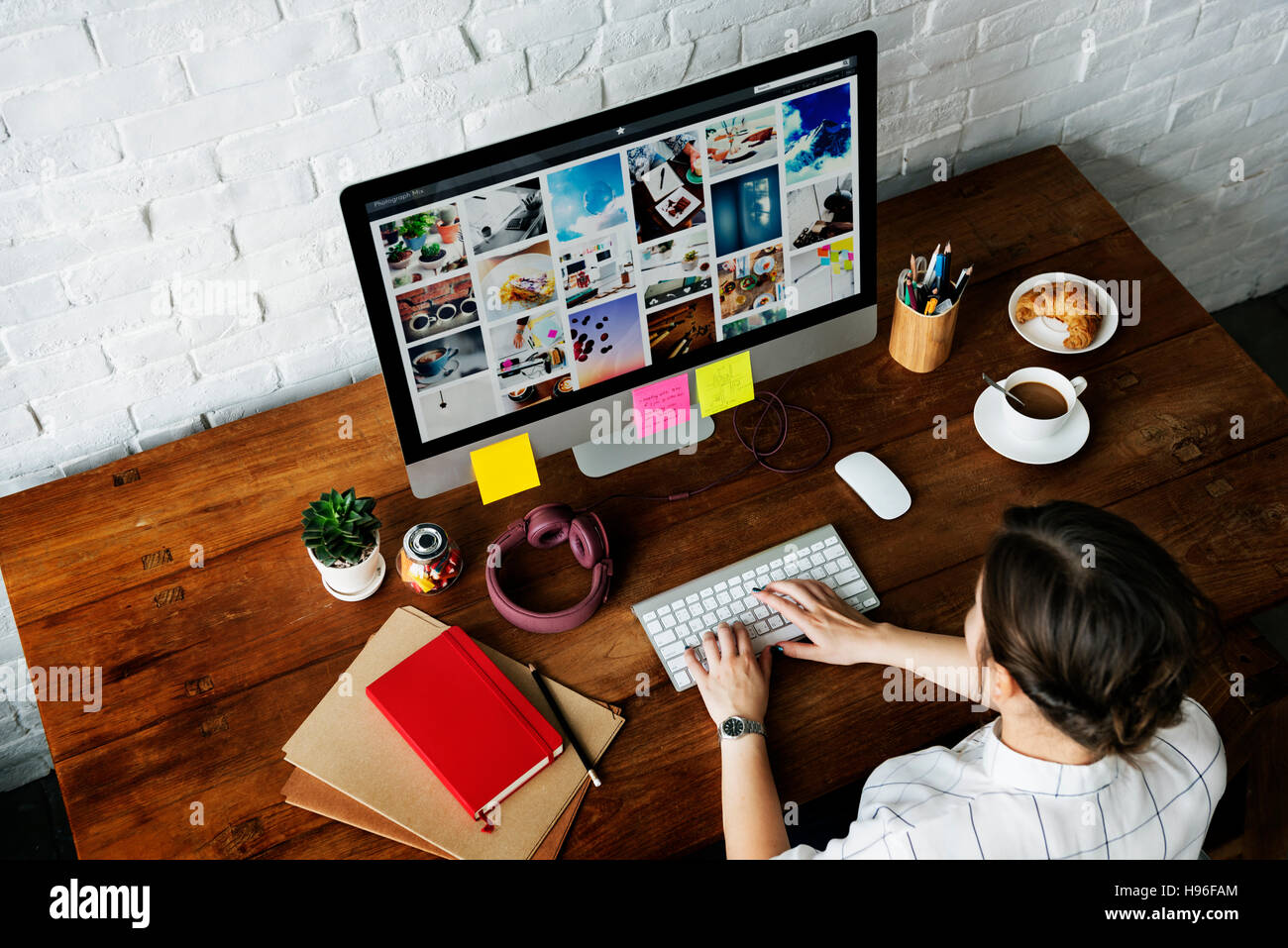 Graphic design studio hi-res stock photography and images - Alamy