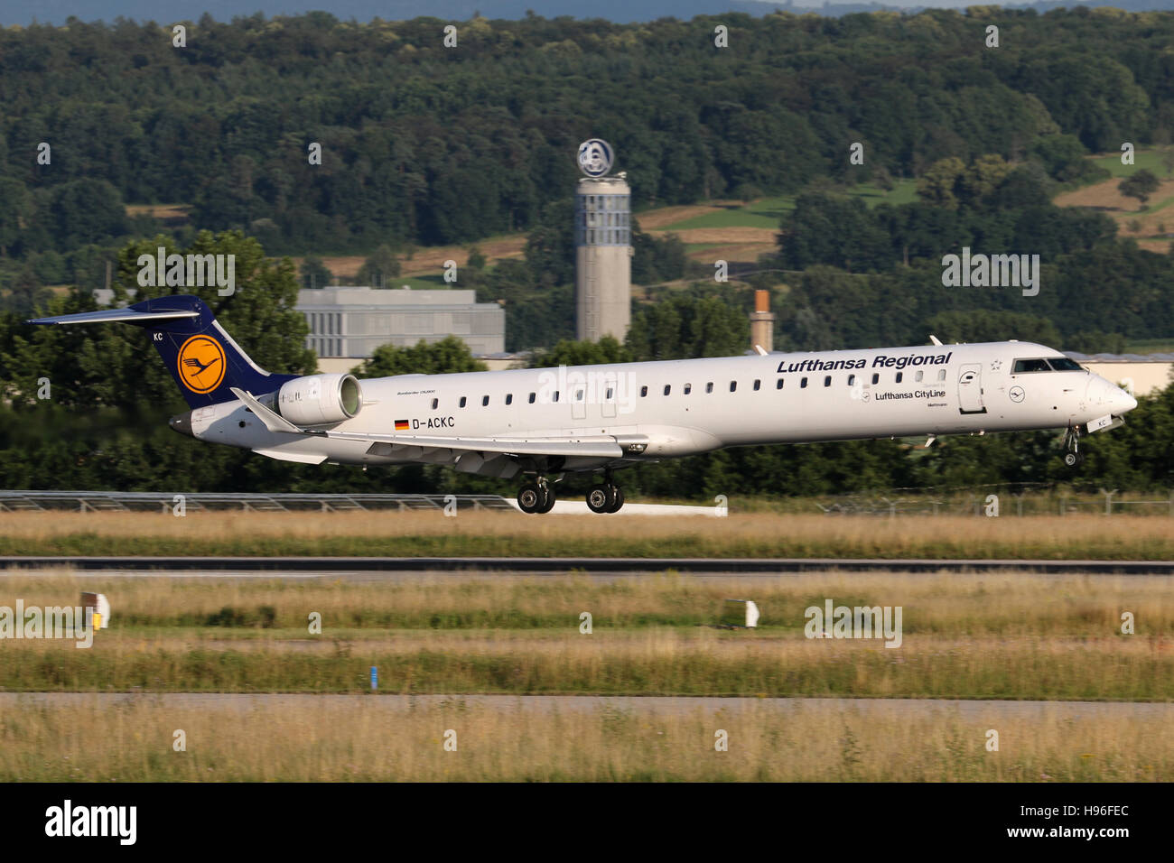 Lufthansa bombardier crj900 hi-res stock photography and images - Alamy