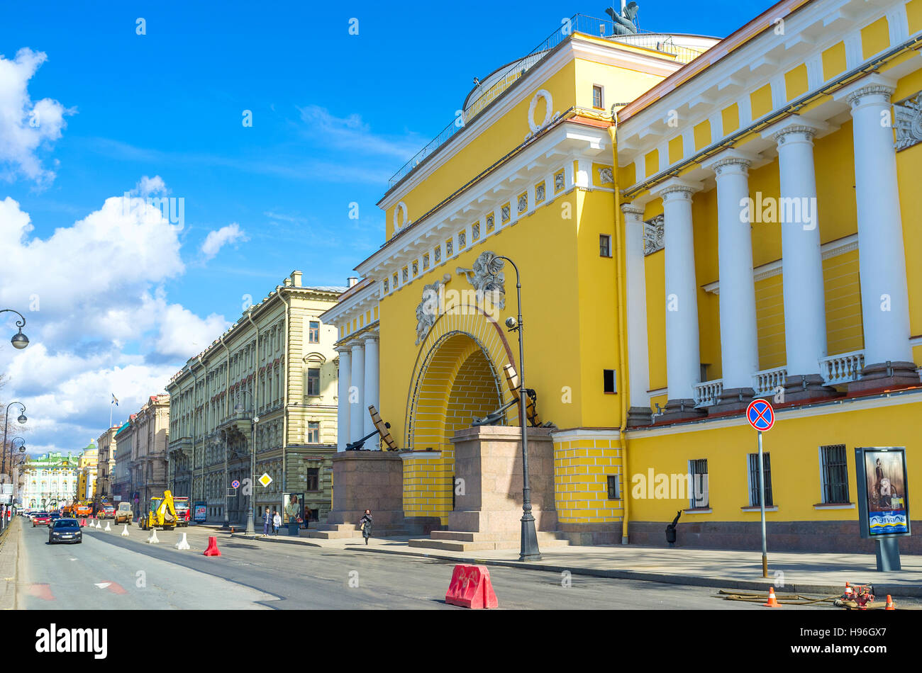 The view on Empire Style Admiralty building with the old anchors on the plintes, from embankment of Neva river Stock Photo