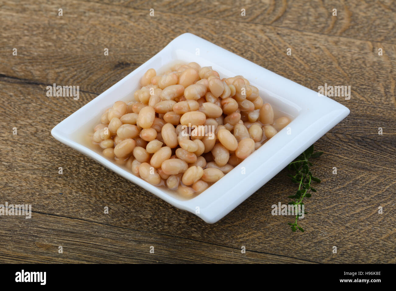 White canned kidney beans in the bowl Stock Photo Alamy