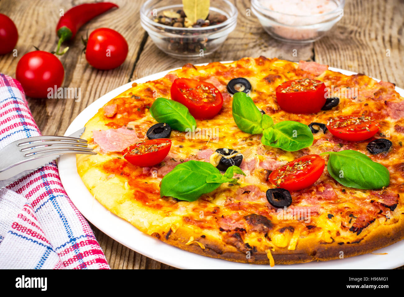 Pizza with prosciutto, tomatoes and mozzarella. Studio Photo Stock