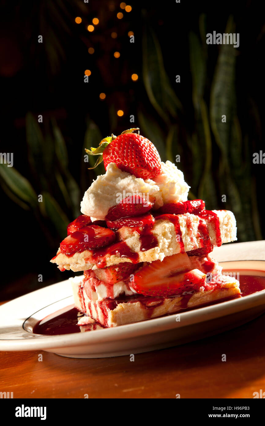 Strawberry shortcake on plate Stock Photo - Alamy