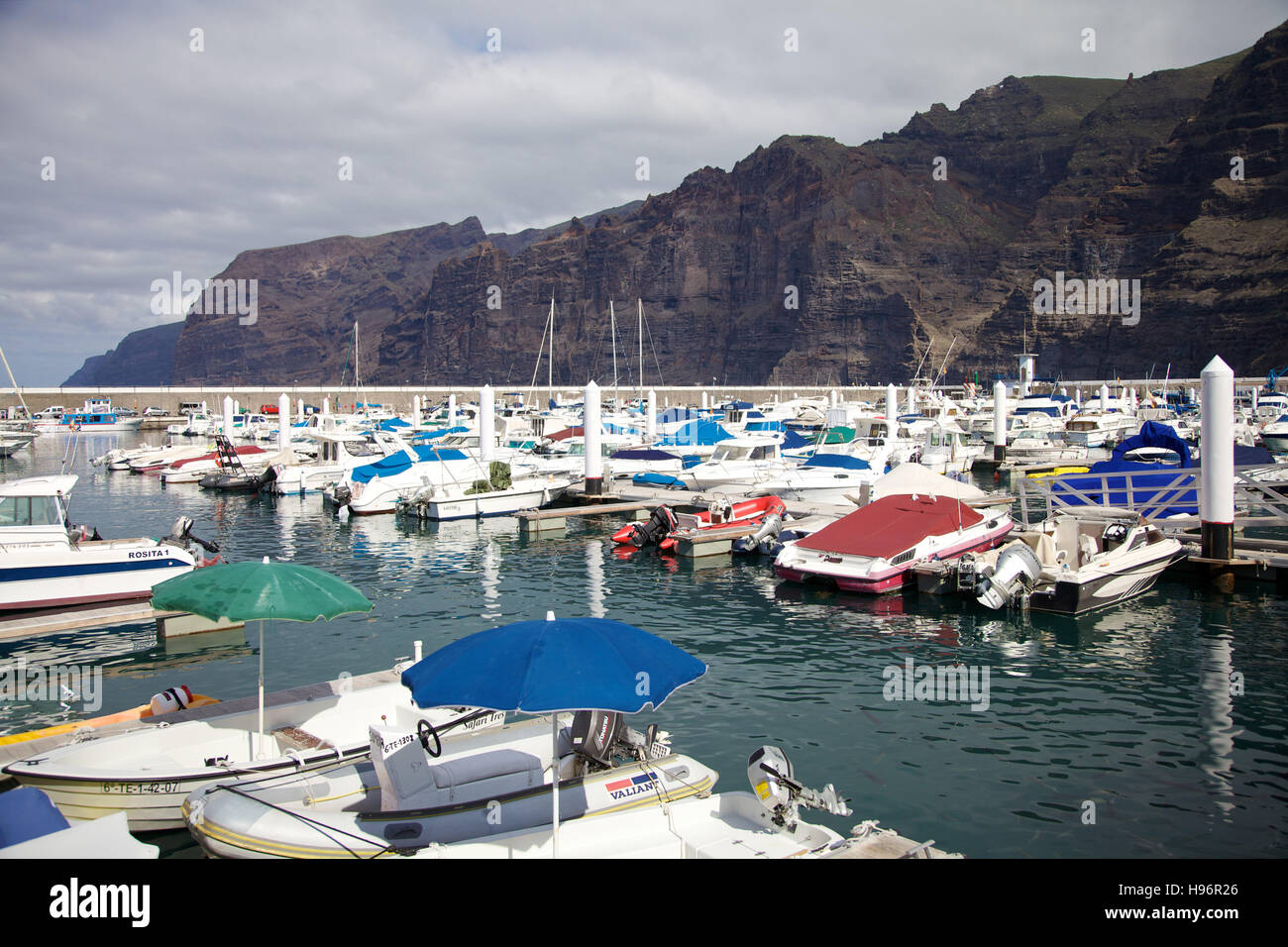 Harbour in front of Los Gigantes cliffs in Puerto de Santiago, Tenerife, Spain Stock Photo