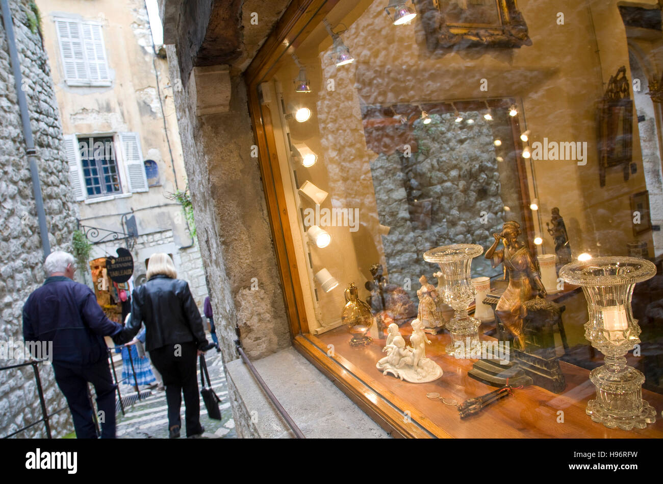 Antique shops in france hires stock photography and images Alamy