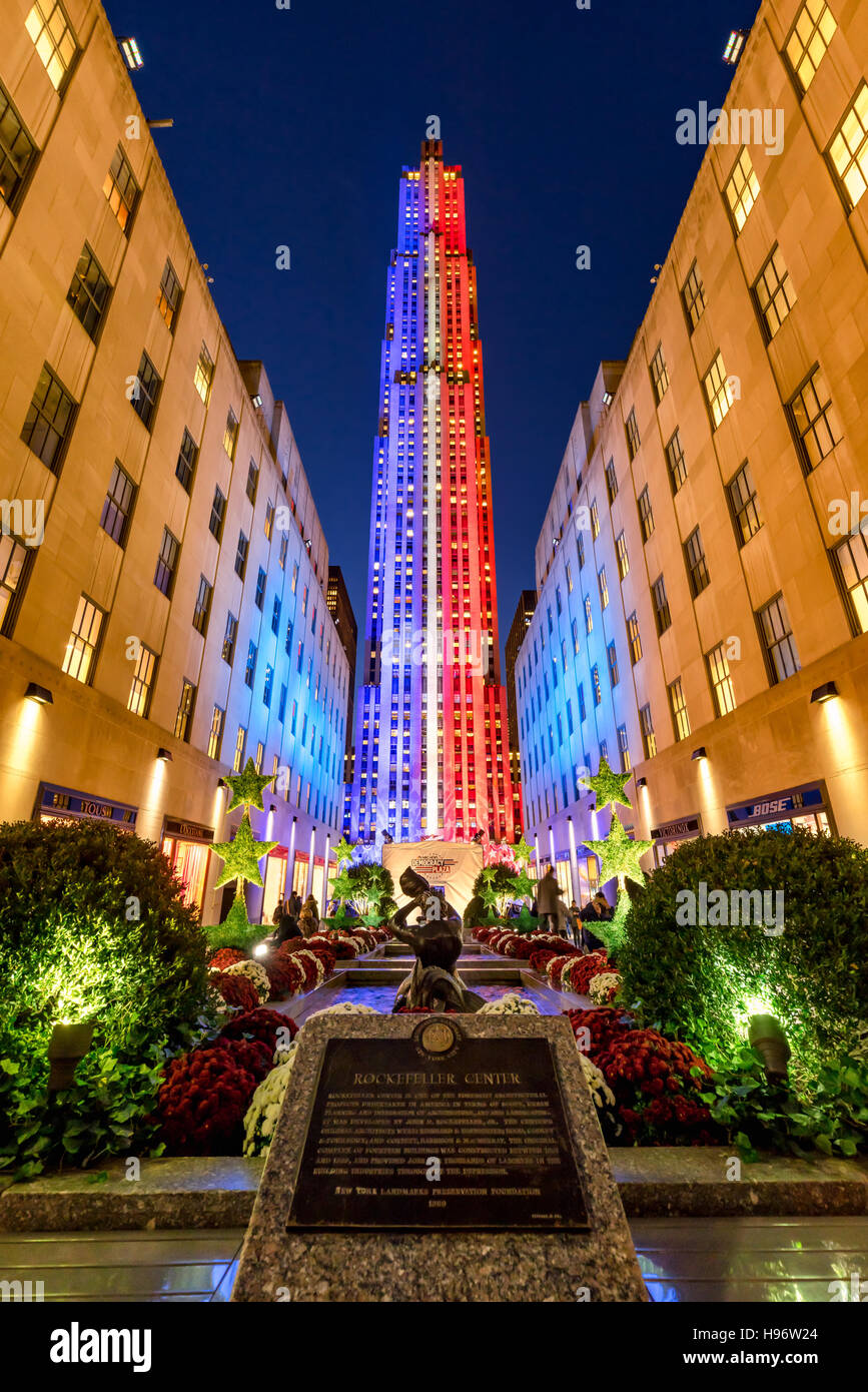 Rockefeller Center at twilight illuminated in white, red and blue. Midtown Manhattan, New York City Stock Photo