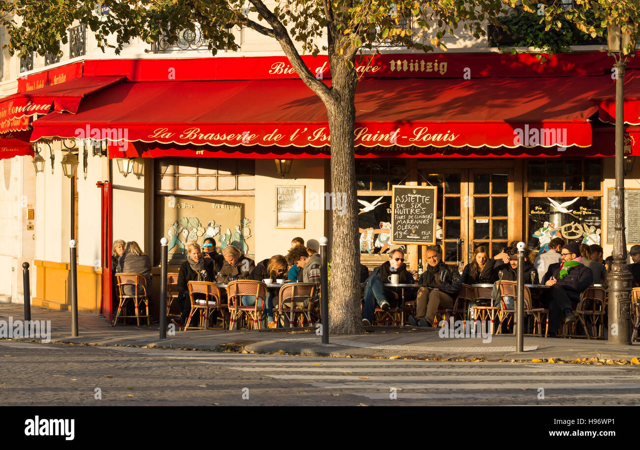 Paris, France-November 06, 2016 : The famous brasserie de l 'Ile Saint Louis located near Notre Dame cathedral in Paris, France. Stock Photo