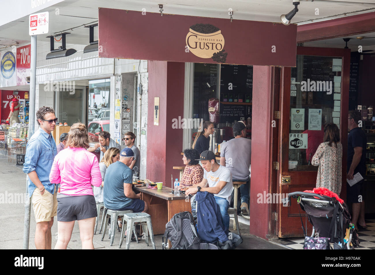 Gusto cafe restaurant in Bondi beach, Sydney , Australia with many customers for coffee and breakfast on a saturday morning. Stock Photo