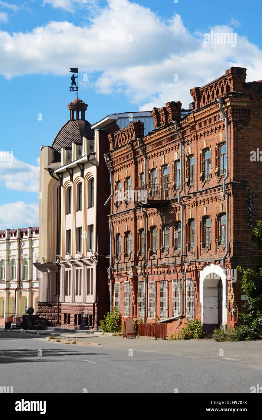 Old red brick buildings hi-res stock photography and images - Alamy