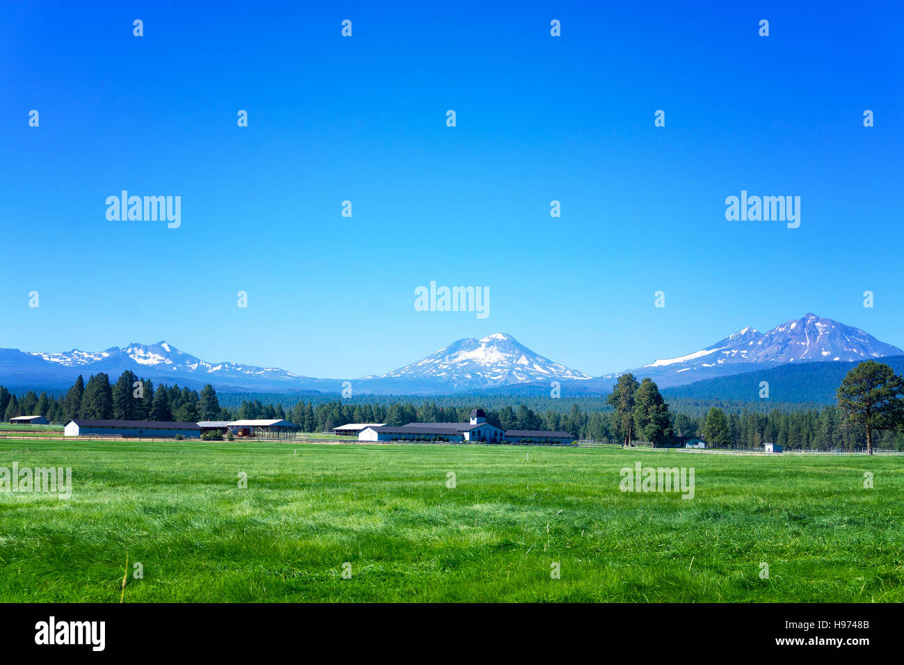 Three sisters mountains oregon hires stock photography and images Alamy