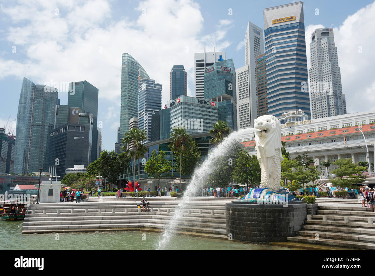 The Merlion Statue (Singa-Lau) showing CBD skyscrapers, Marina Bay, Central Area, Singapore Island (Pulau Ujong), Singapore Stock Photo