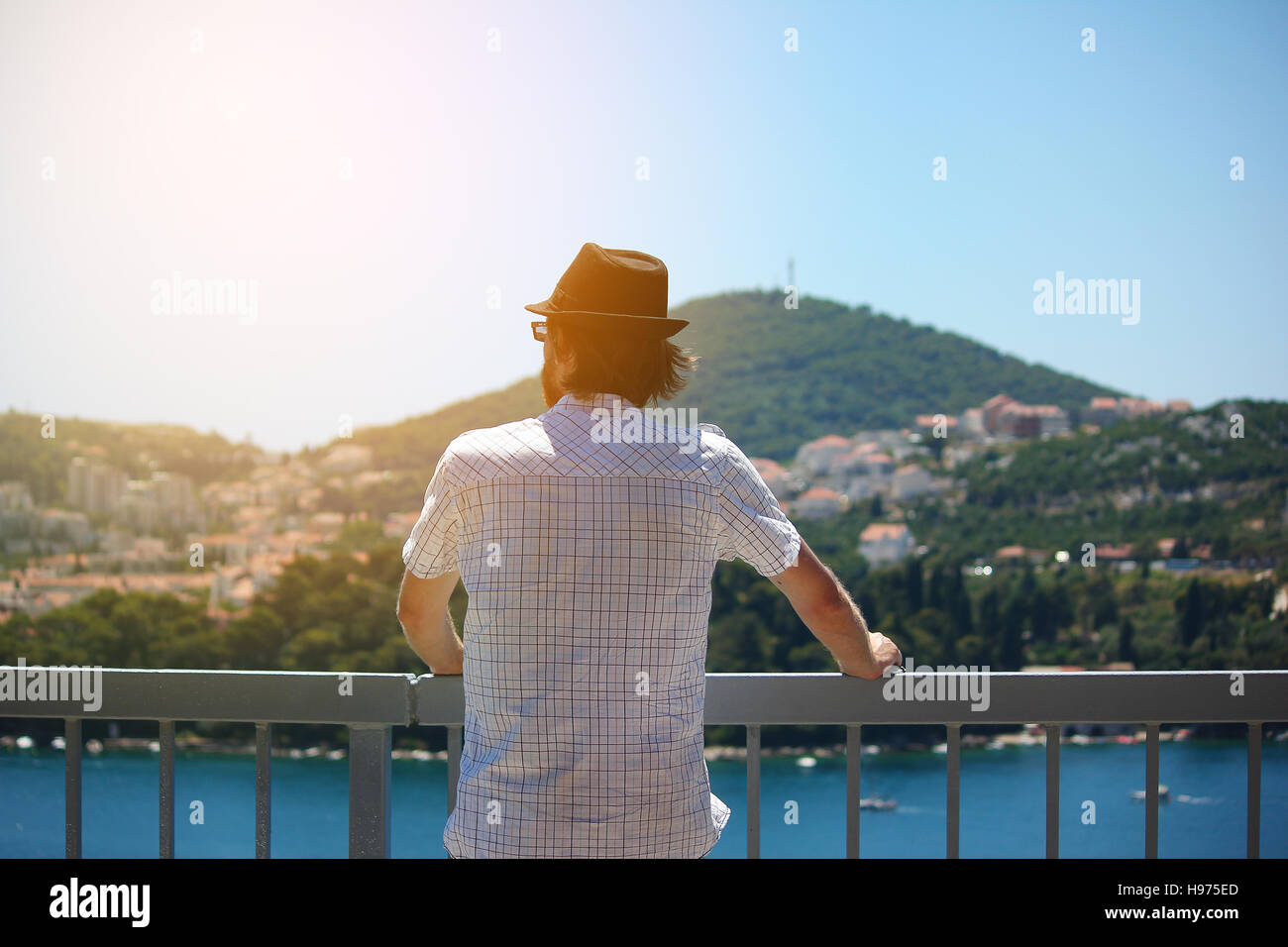 Back view tourist standing hi-res stock photography and images - Alamy