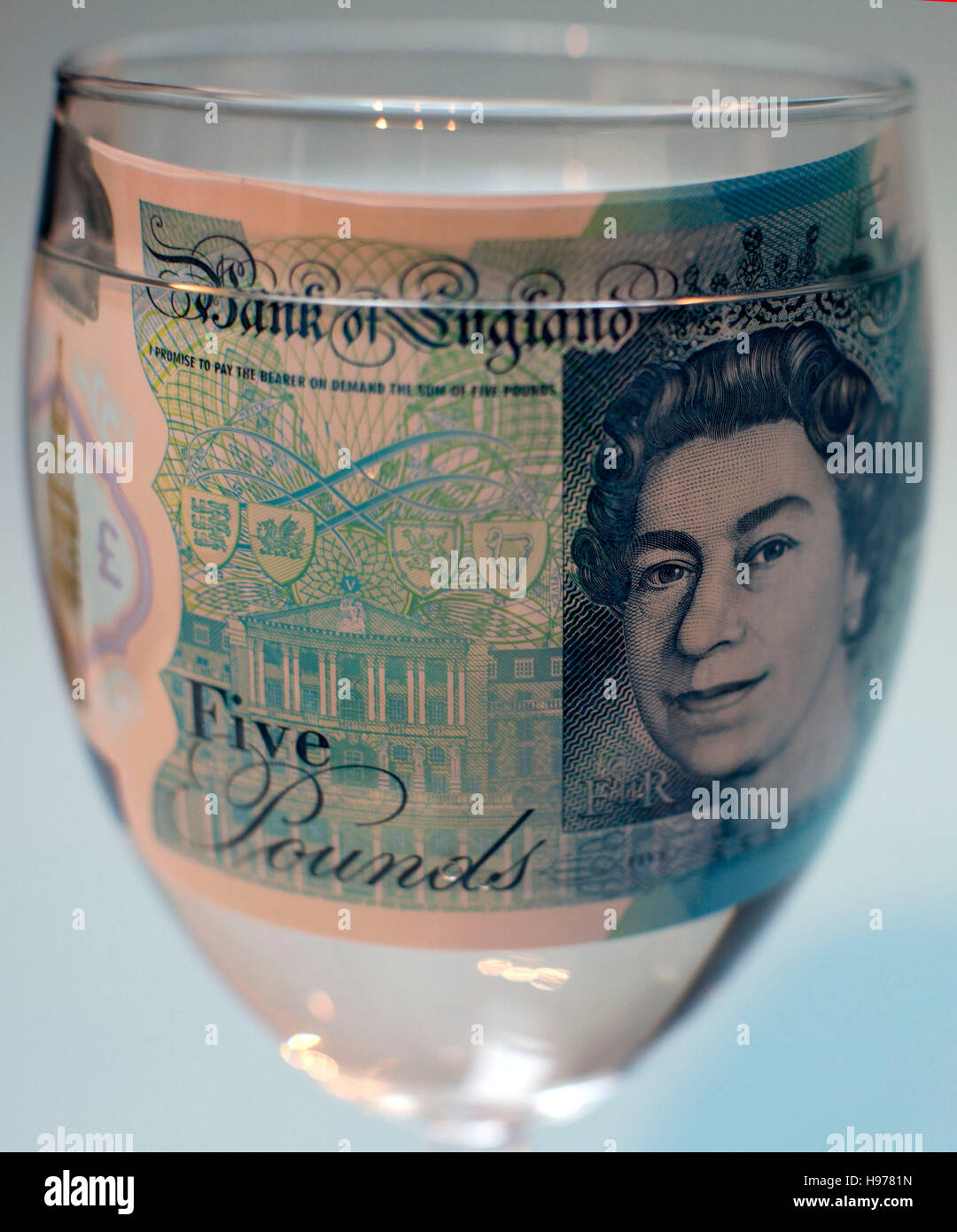 New polymer fiver pound note in glass of water, London Stock Photo