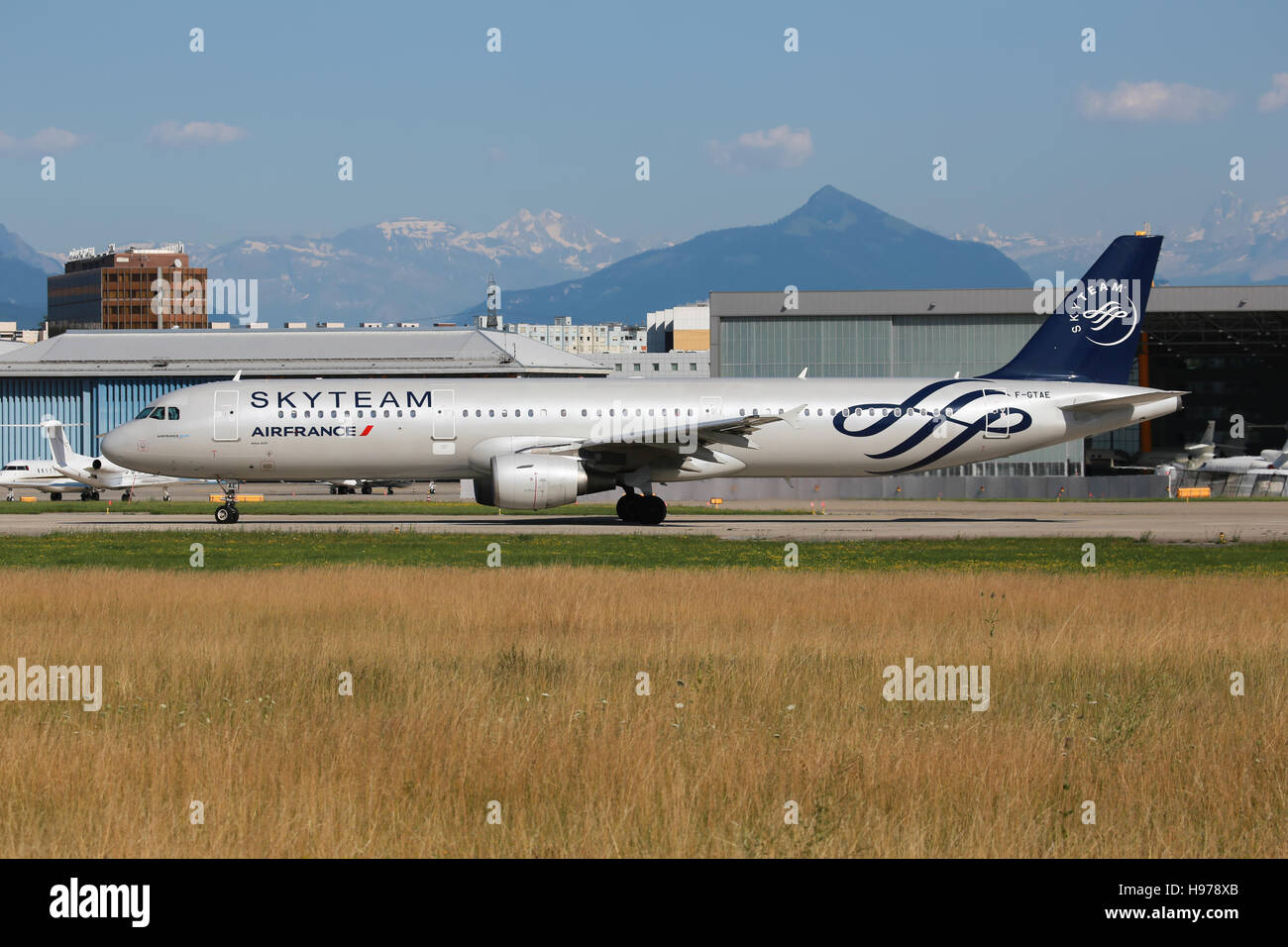 Genf/Switzerland August 5, 2015: Airbus A31 from Air France at Genf Airport  Stock Photo - Alamy