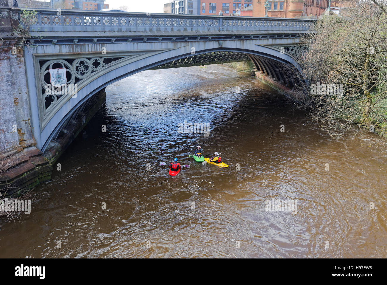 River Kelvin kayaks  in the Park area of the city's affluent west end Stock Photo