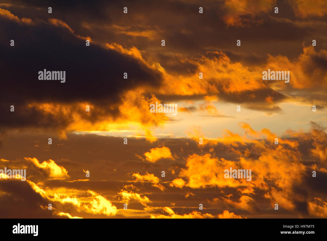 Beautiful sunset on cloudy day hi-res stock photography and images - Alamy