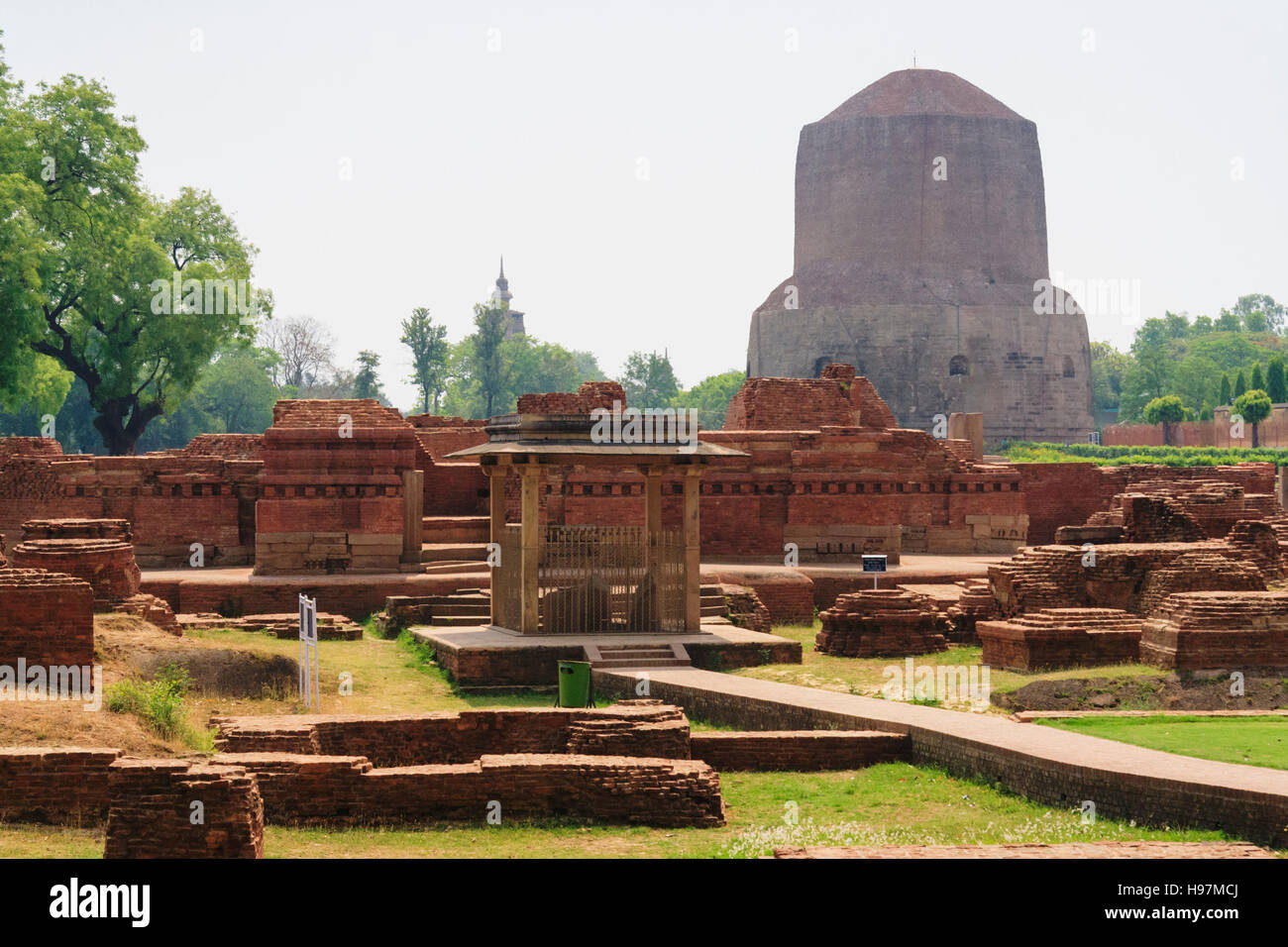Dhamek Stupa and ancient Buddhist monasteries, Sarnath, Varanasi, Uttar Pradesh, India, Asia Stock Photo