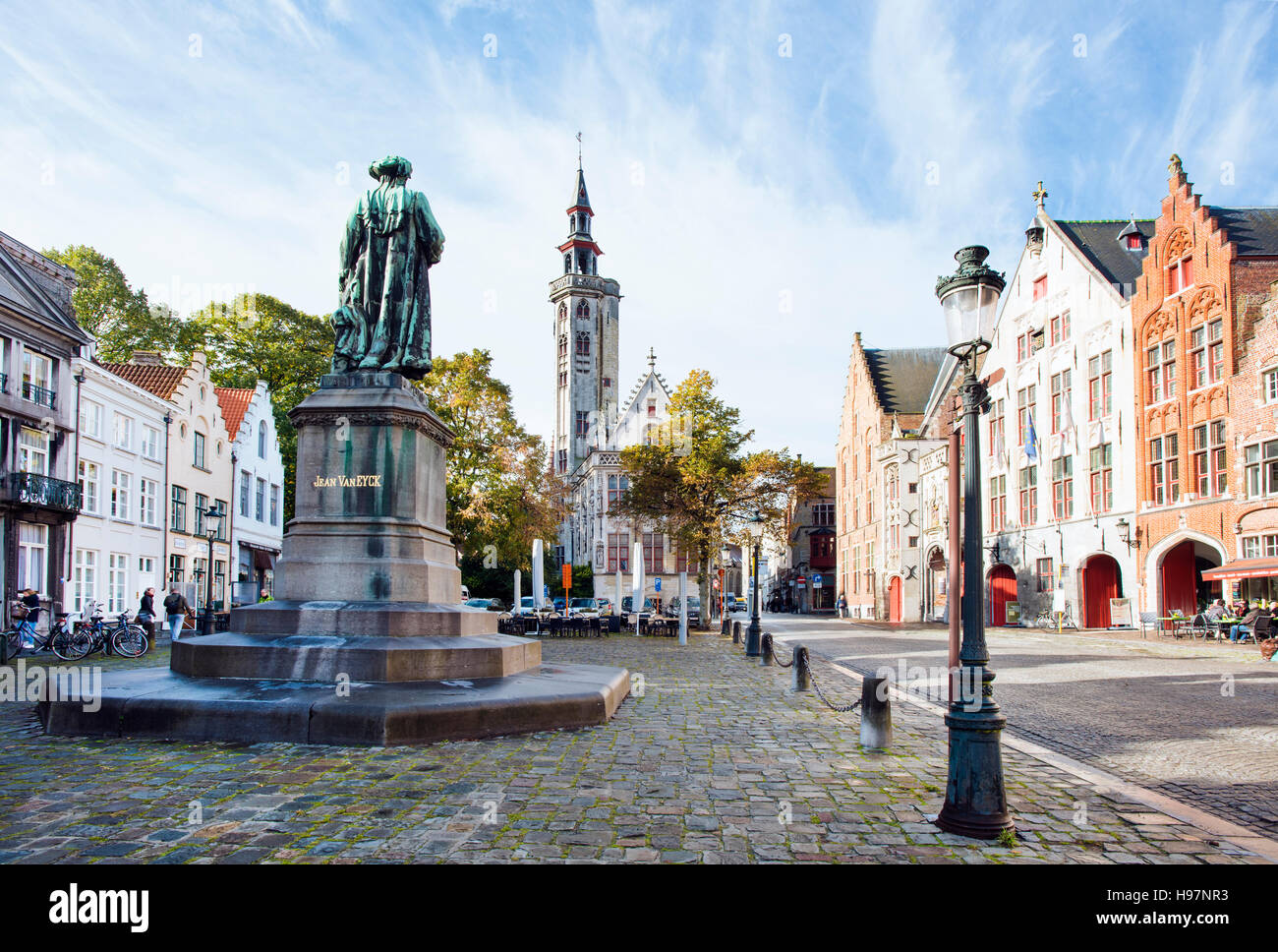 Jan van Eyck statue looking over Jan van Eyckplein and The Poortersloge in the city of Bruges, Brugge, in West Flanders, Belgium Stock Photo