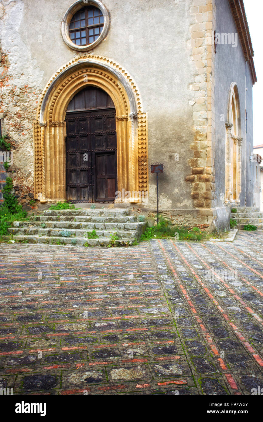 Square Gothic Window Gothic arch church san hi-res stock photography and images - Alamy