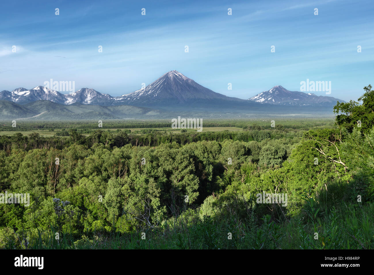 kamchatka-peninsula-summer-landscape-beautiful-view-of-avachinsky