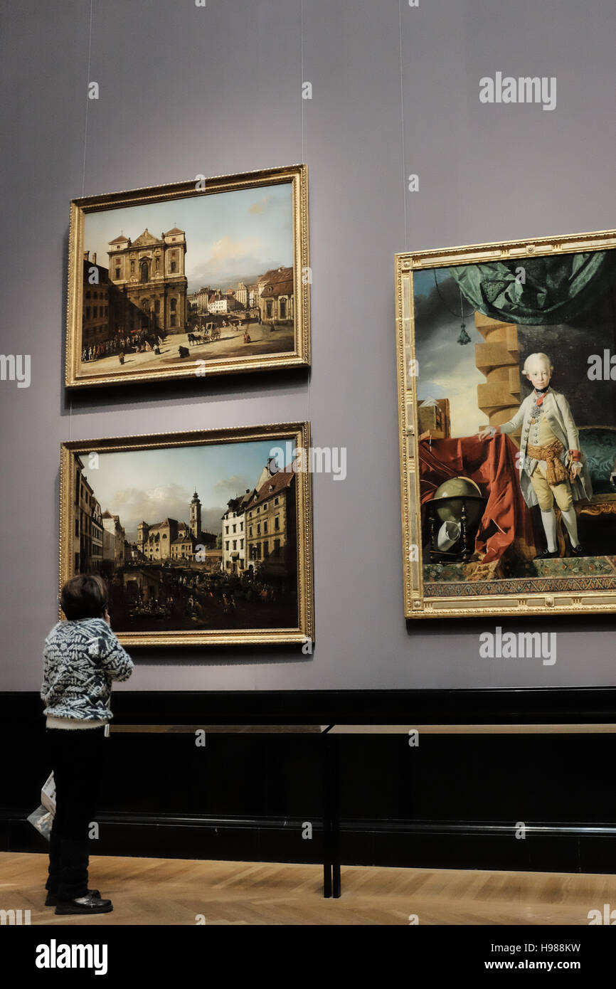 Visitors enjoy art at Vienna's Kunsthistoriches Museum Stock Photo