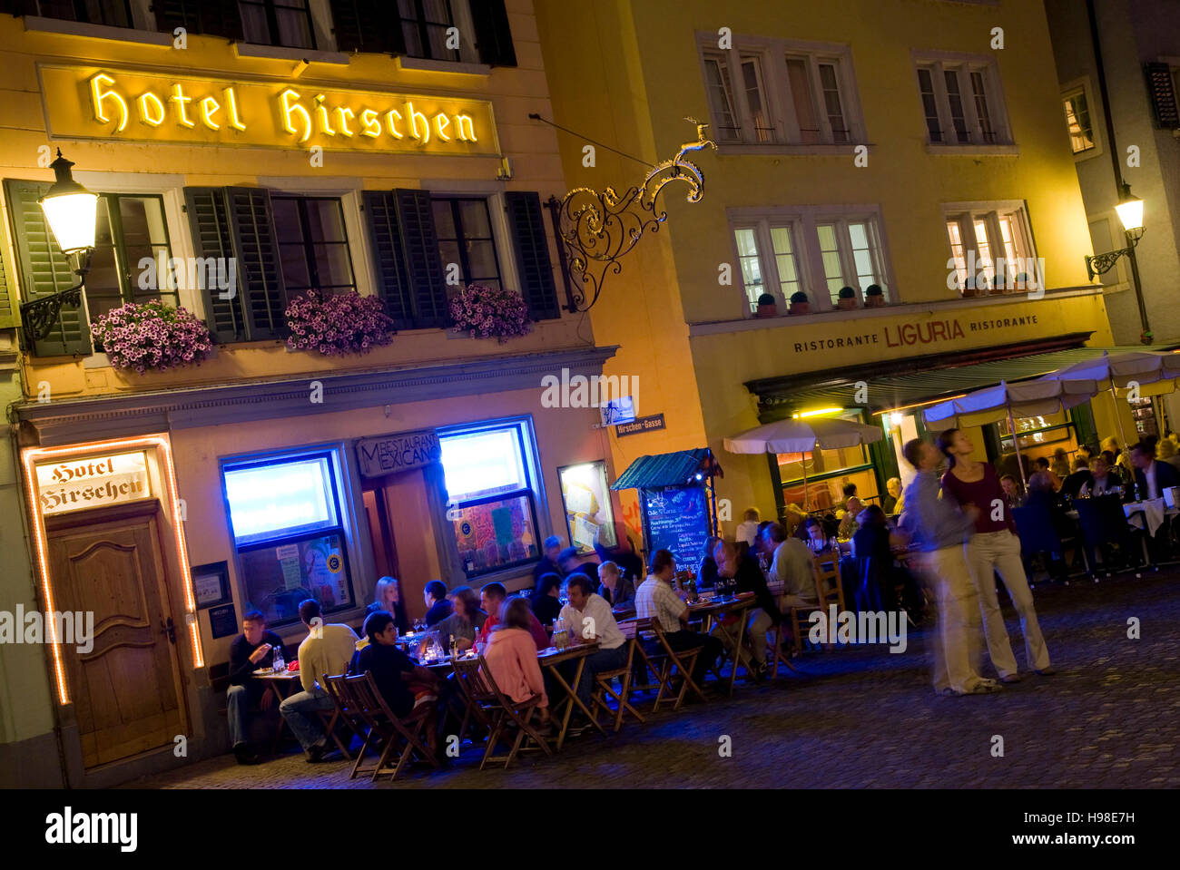 Restaurants in Niederdorfstrasse, Hirschenplatz square, nightlife