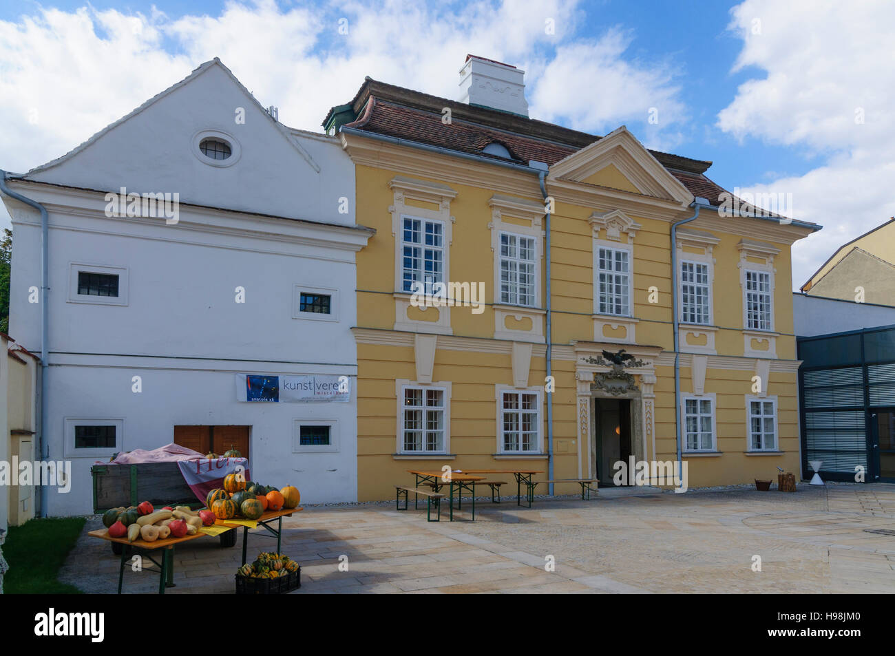 Mistelbach: house Barockschlössl in street Museumsgasse, Weinviertel, Niederösterreich, Lower Austria, Austria Stock Photo