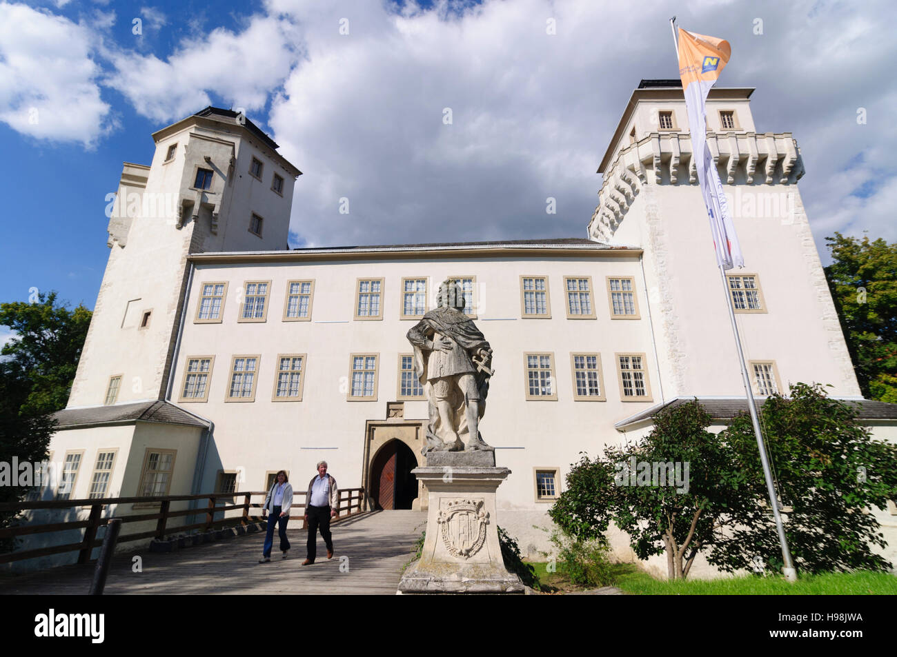 Asparn an der Zaya: Asparn Castle with the Museum of Prehistory, Weinviertel, Niederösterreich, Lower Austria, Austria Stock Photo