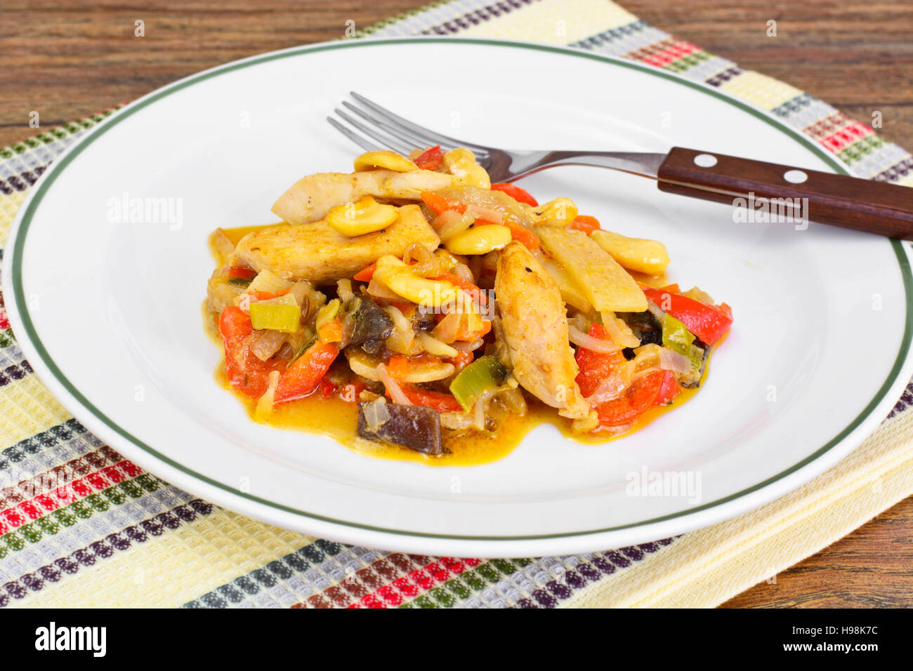 chicken-with-cashew-nuts-vegetables-and-soy-sauce-asian-cuisine-studio-H98K7C.jpg