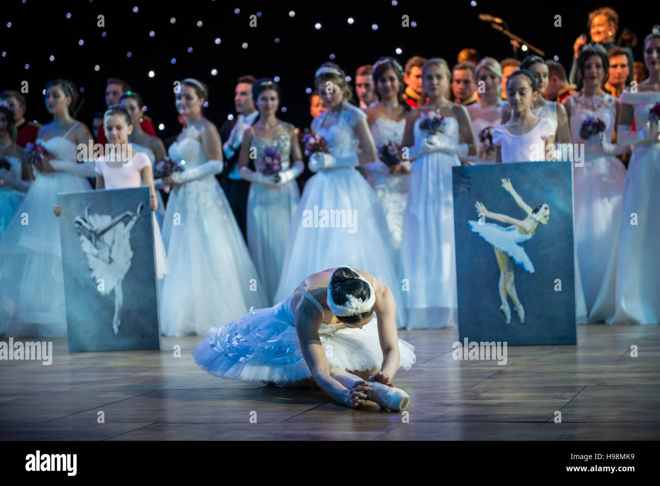 London, UK. 19th November, 2016. Brazilian dancer Roberta Marquez, former principal dancer of The Royal Ballet, performs “Dying Swan” from the ballet by Saint Saens. Fourth Russian Debutante Ball Credit:  Guy Corbishley/Alamy Live News Stock Photo