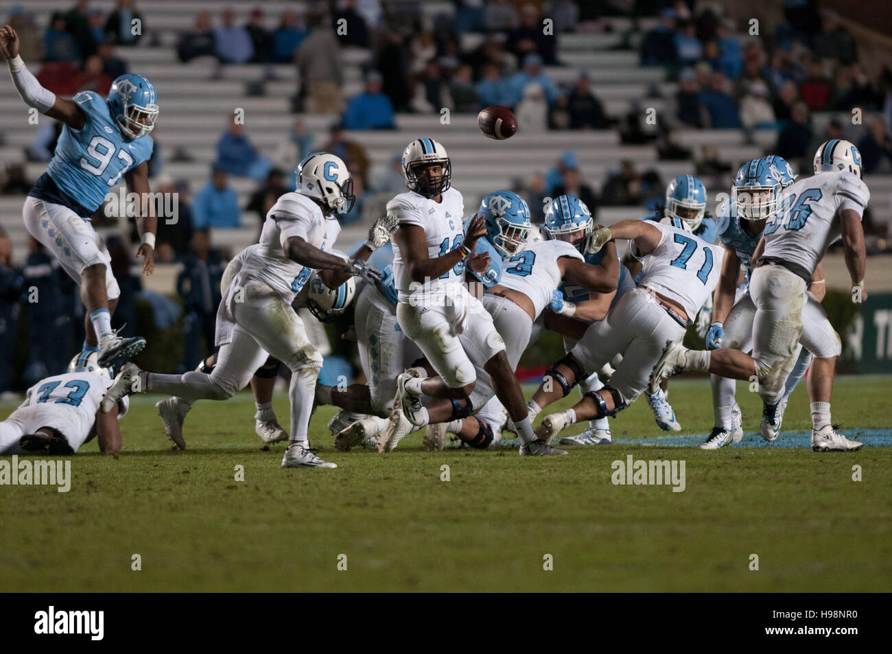 Chapel Hill, North Carolina, US. 19th Nov, 2016. Nov. 19, 2016 - Chapel Hill, N.C., USA - Citadel Bulldogs quarterback Dominique Allen (19) pitches the ball during the second half of an NCAA football game between the North Carolina Tar Heels and The Citadel Bulldogs at Kenan Memorial Stadium in Chapel Hill, N.C. North Carolina won the game, 41-7. © Timothy L. Hale/ZUMA Wire/Alamy Live News Stock Photo