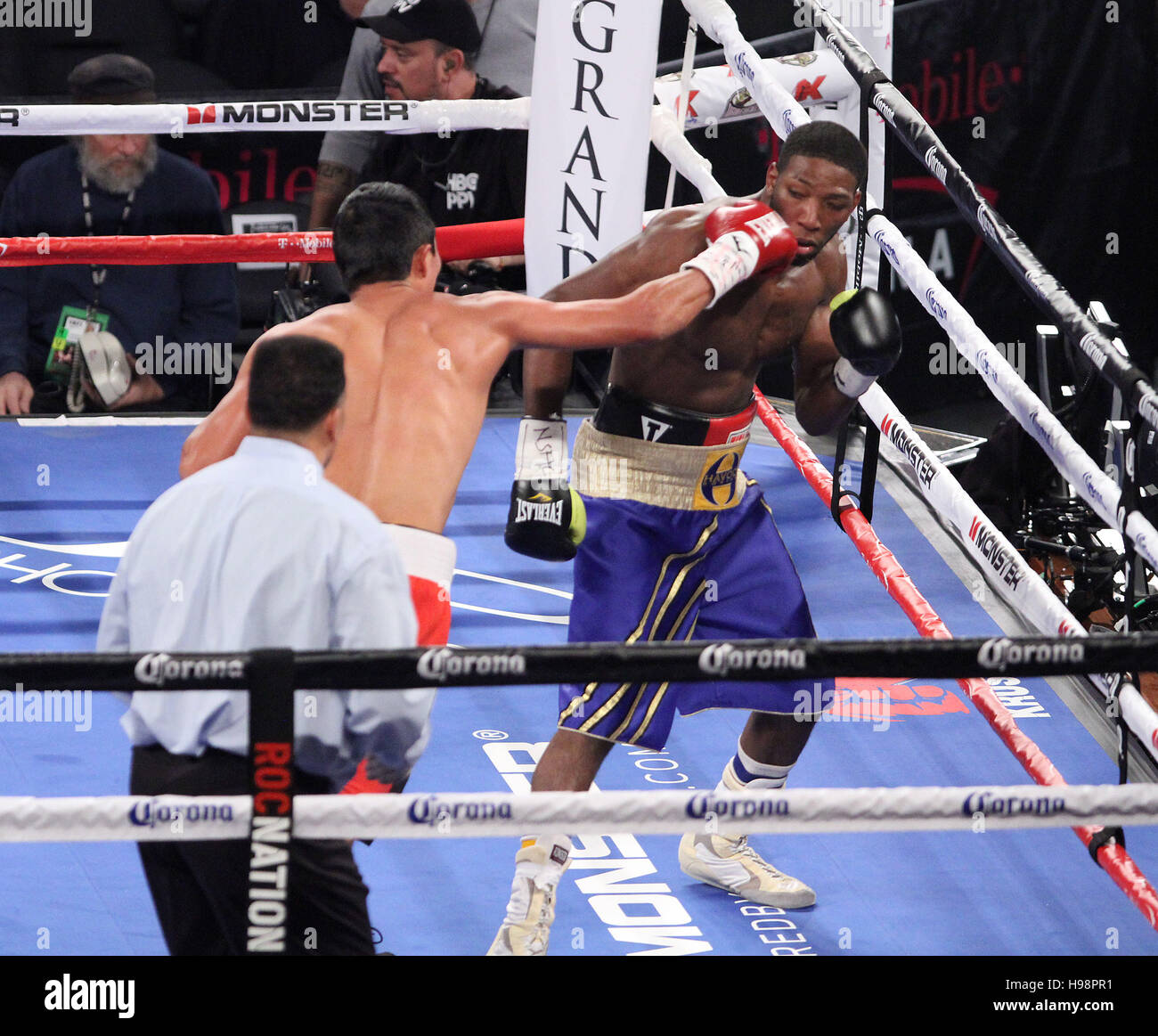 Las Vegas, Nevada, USA. 19th Nov, 2016. Middleweight boxer Meiirim ...