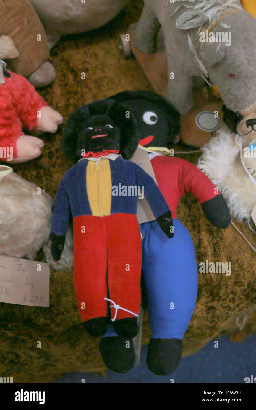 London, UK. 20th Nov, 2016. The wonderful Antique Dolls, Teddy Bears