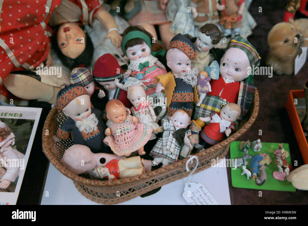 London, UK. 20th Nov, 2016. The wonderful Antique Dolls, Teddy Bears