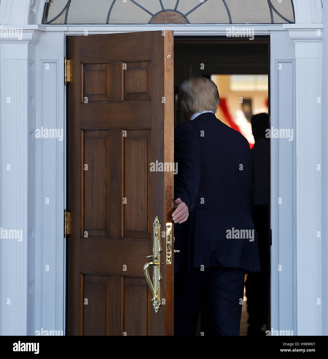 Bedminster Township, New Jersey. 19th Nov, 2016. United States President-elect Donald Trump holds meetings at the clubhouse of Trump International Golf Club, November 19, 2016 in Bedminster Township, New Jersey. Credit: Aude Guerrucci/Pool via CNP - NO WIRE SERVICE - - NO WIRE SERVICE - Credit:  dpa/Alamy Live News Stock Photo