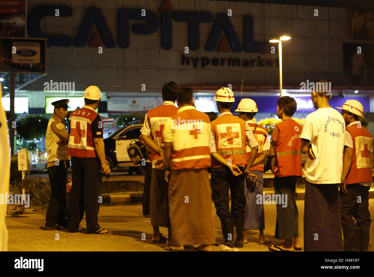 Yangon, Myanmar. 20th Nov, 2016. Rescuers arrive at the explosion site of a supermarket in