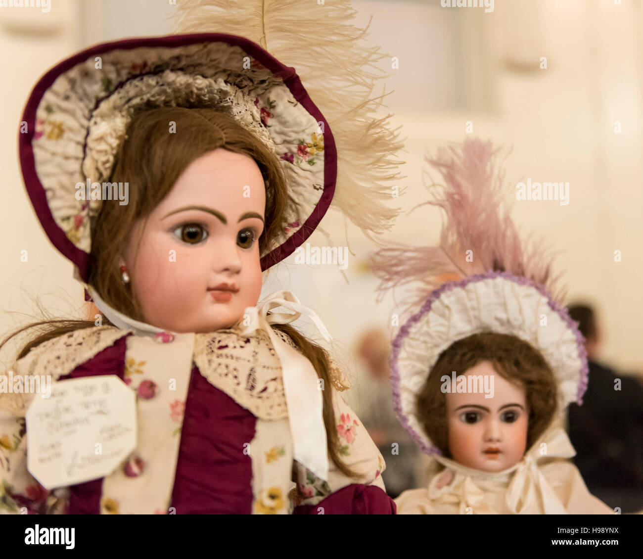 antique doll dealers