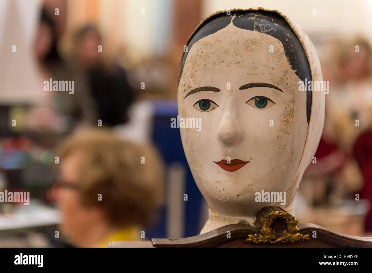 London, UK. 20 November 2016. Collectors attend the inaugural London