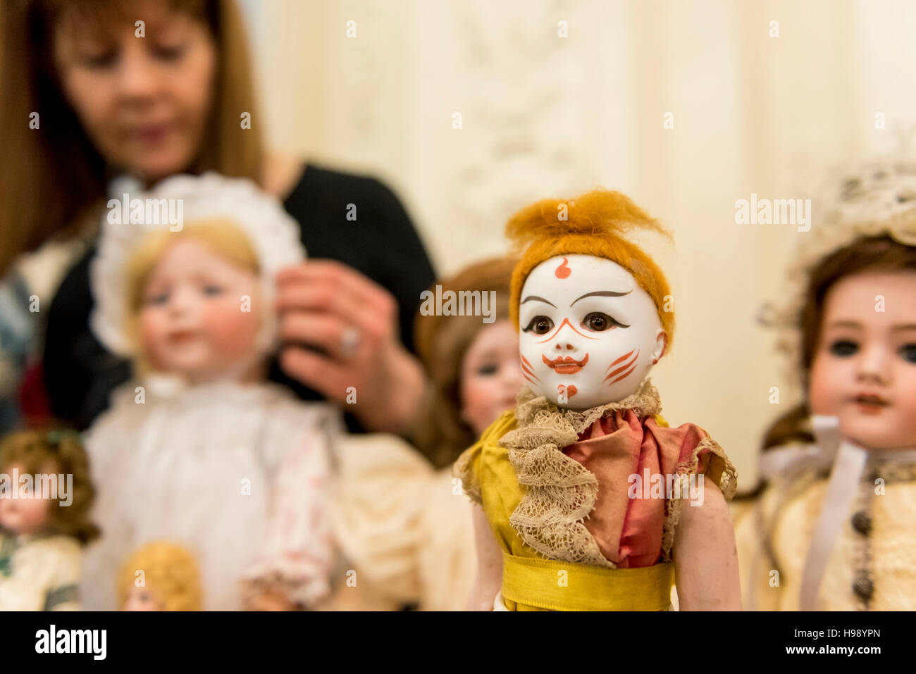 London, UK. 20 November 2016. Collectors attend the inaugural London