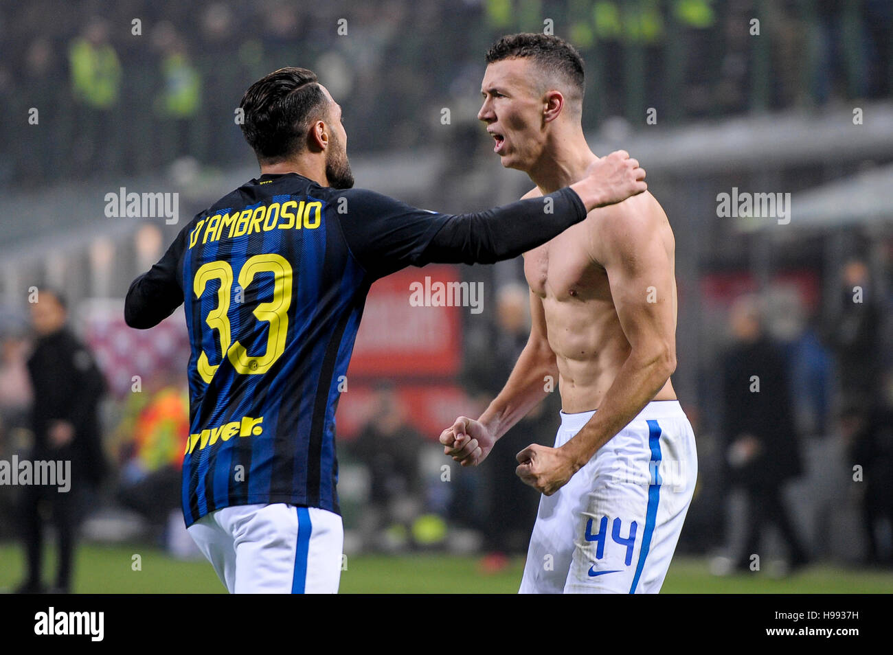 Milan, Italy. 20 november: Ivan Perisic (right) of FC Internazionale celebrates after scoring a goal during the Serie A football match between AC Milan and FC Internazionale. Stock Photo