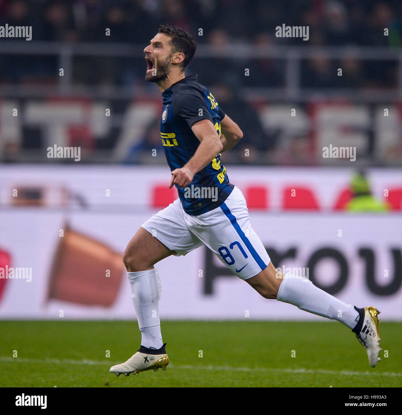 Milan, Italy. 20 november: Antonio Candreva of FC Internazionale celebrates after scoring a goal during the Serie A football match between AC Milan and FC Internazionale. Stock Photo