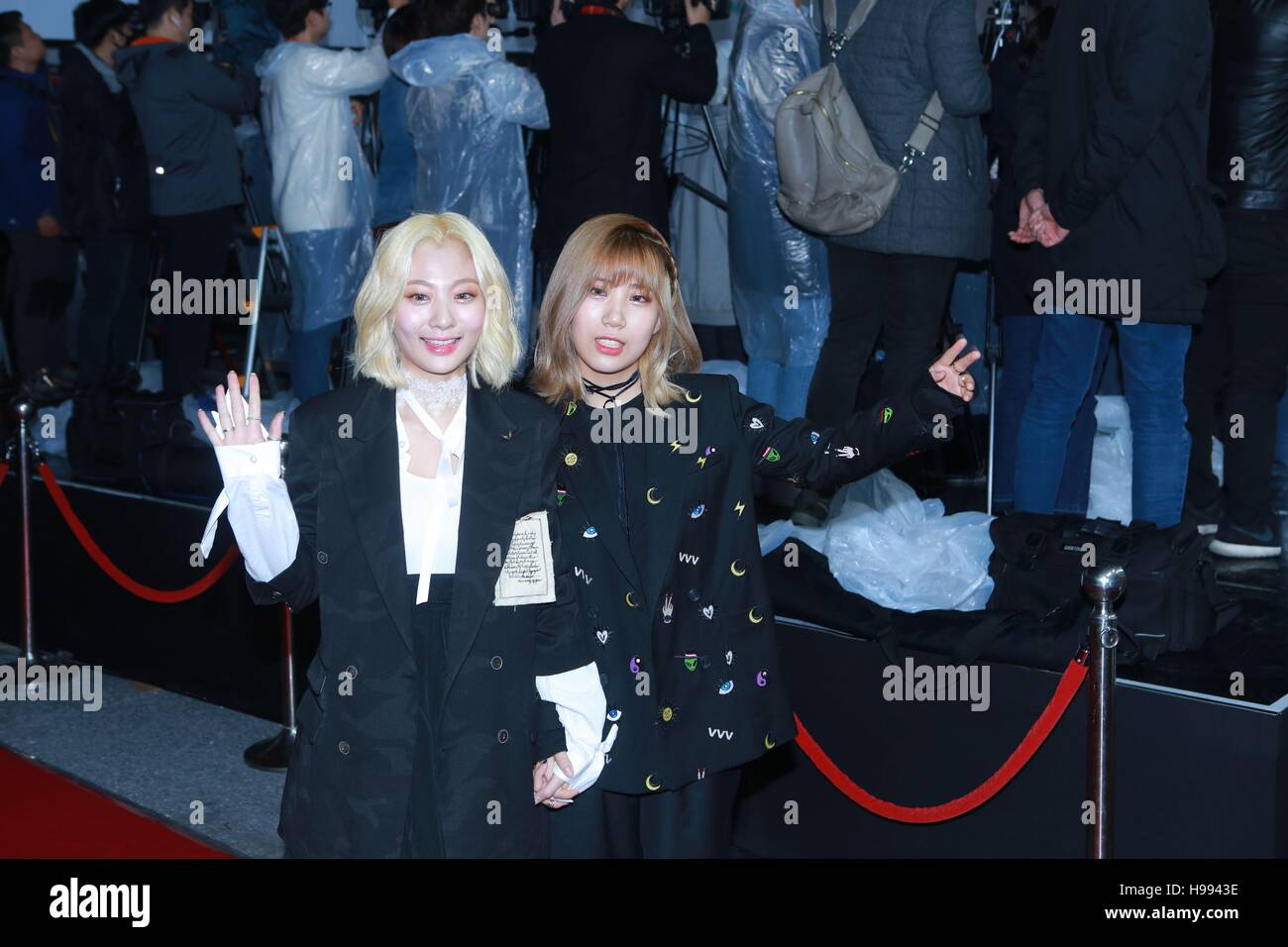 Seoul, Korea. 20th Nov, 2016. T-ARA So Yeon, Rainbow Seung-A attend a brand promotion conference in Seoul, Korea on 20th November, 2016.(China and Korea Rights Out) Credit:  TopPhoto/Alamy Live News Stock Photo