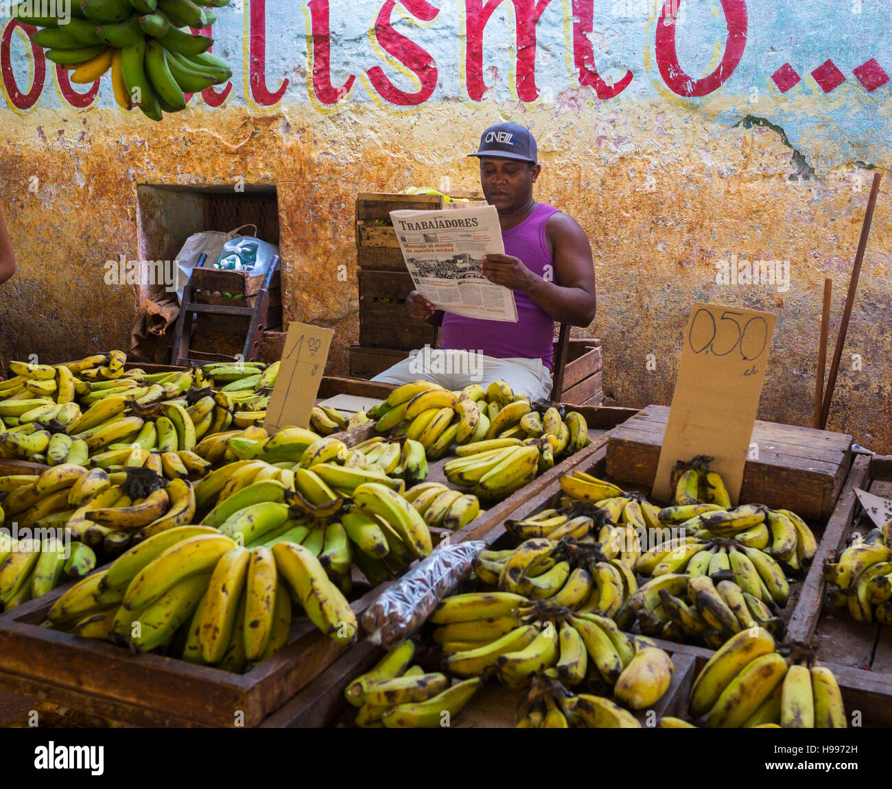 Havana, Cuba: Market vendors at the Egido Marketplace Stock Photo