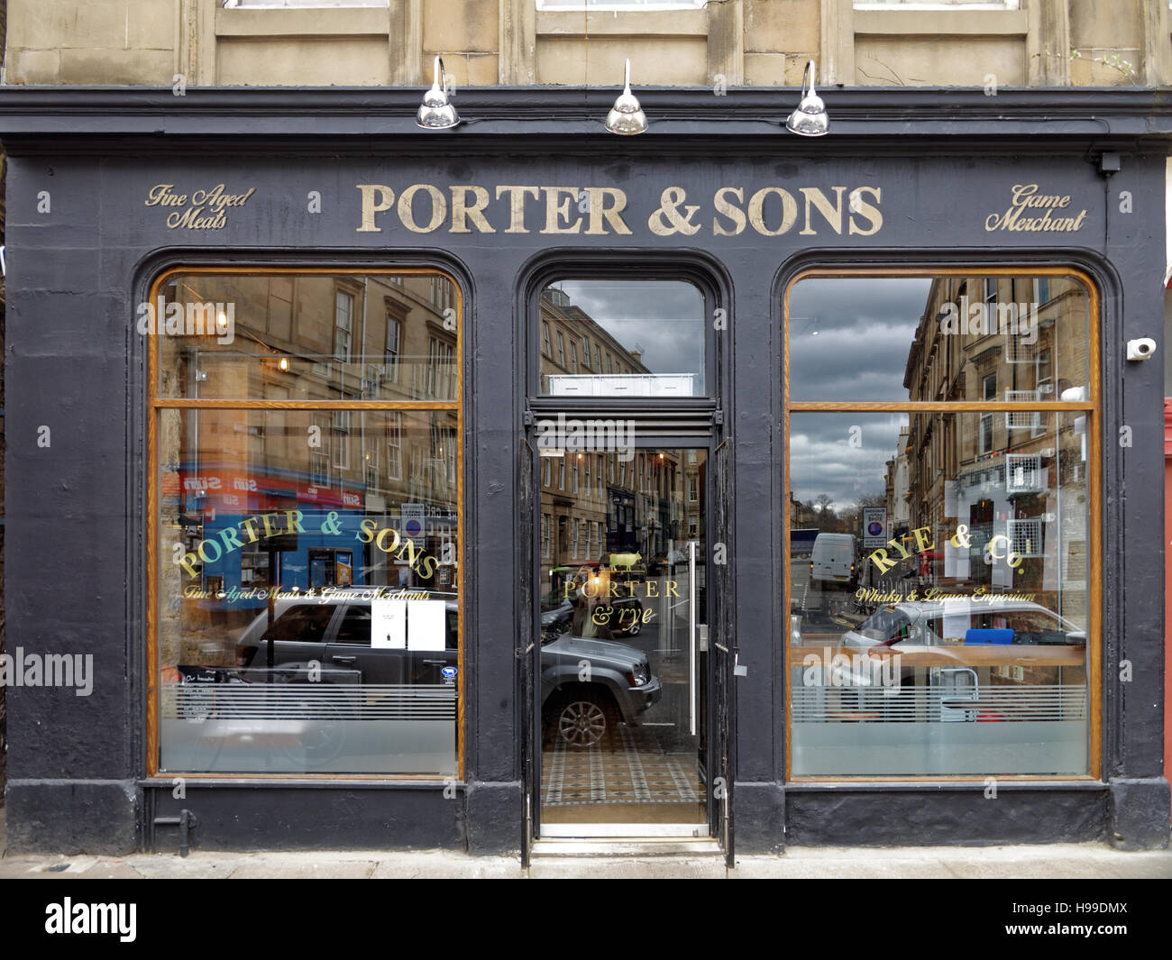 Glasgow east end pub hires stock photography and images Alamy
