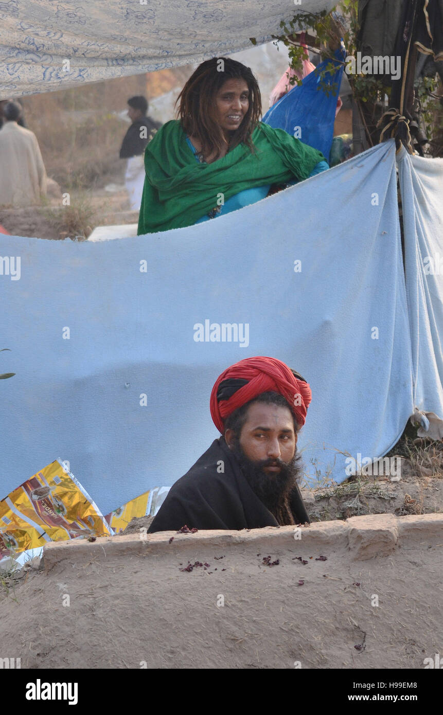 Pakistan. 20th Nov, 2016. Pakistani devotees gather near the shrine of ...