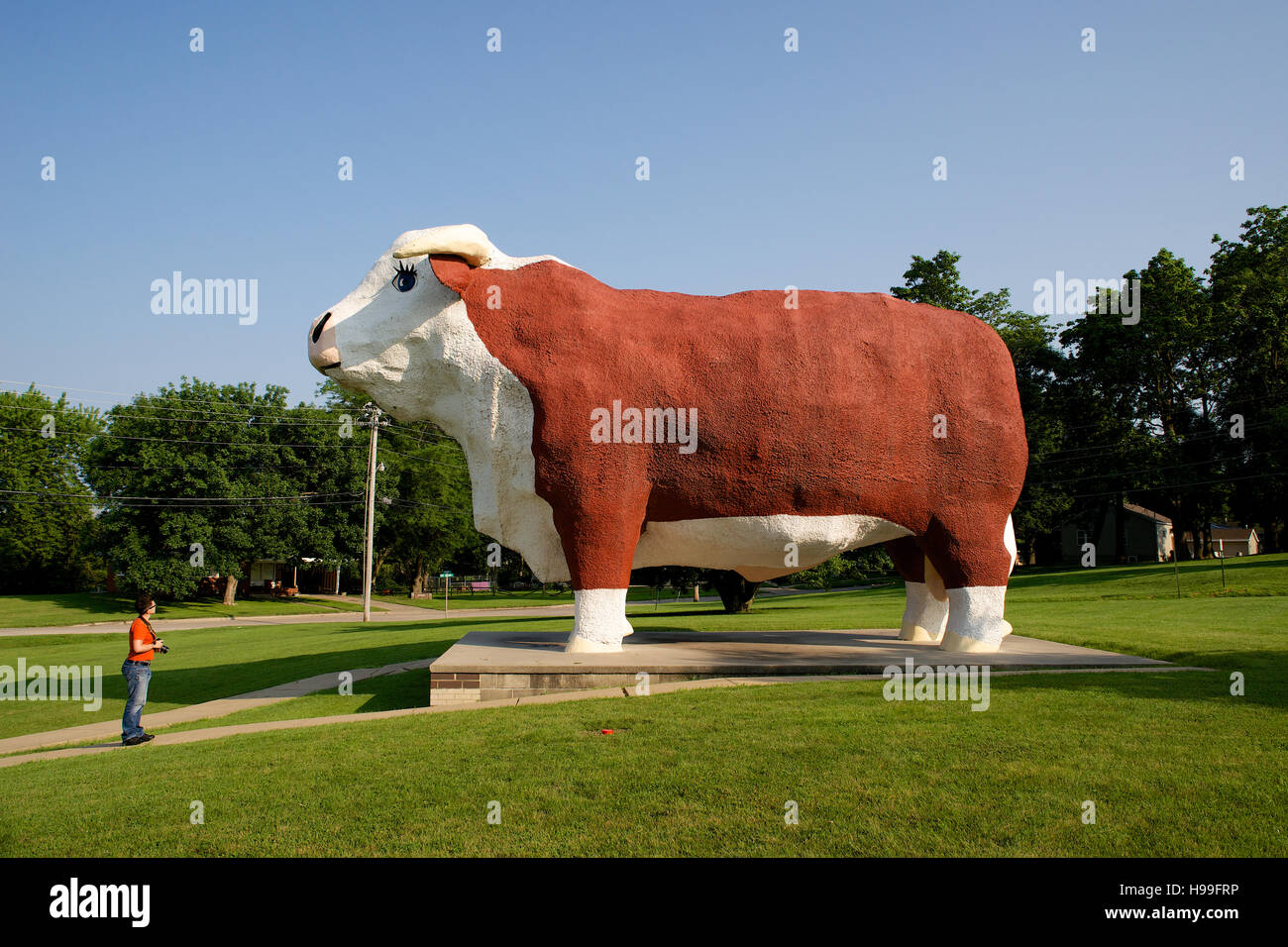 Albert, the World's Largest Bull at Albert The Bull Park, Southside Ave ...