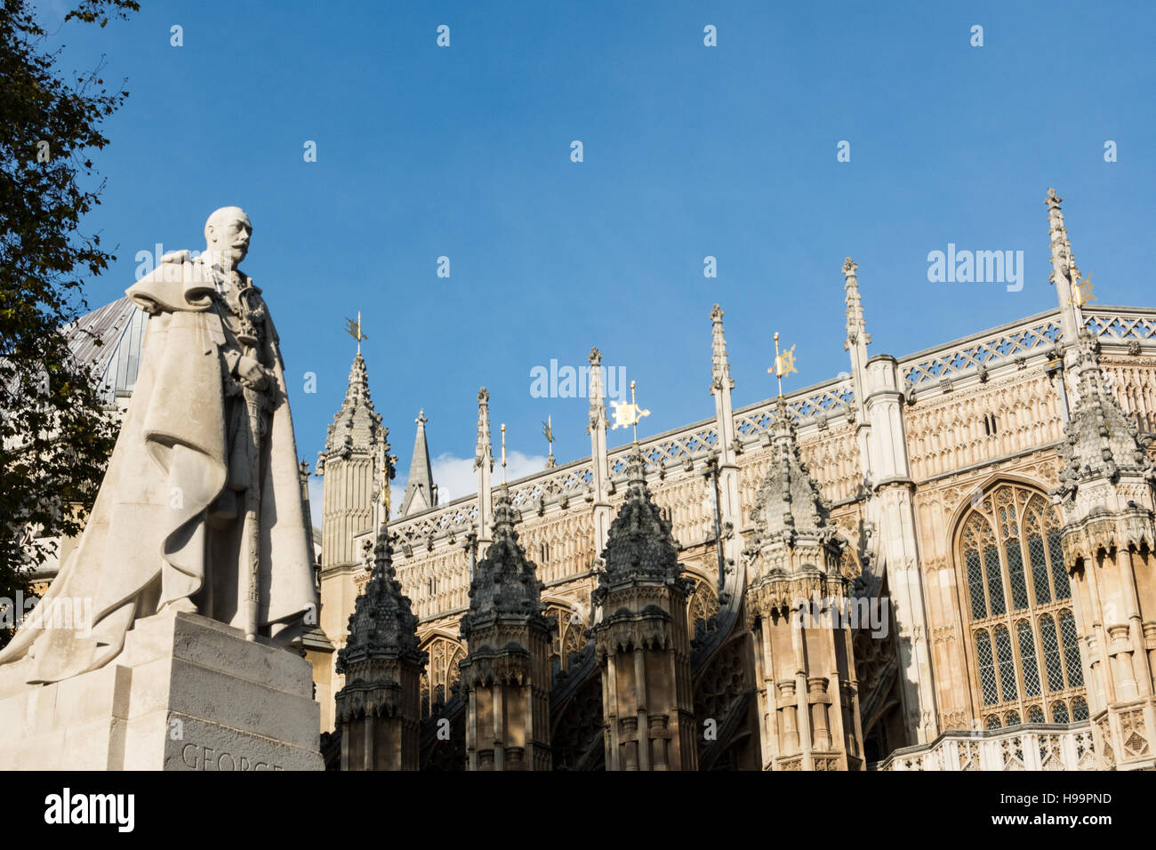 Statue of George V outside Westminster Abbey in Parliament Square, London, England, UK Stock Photo