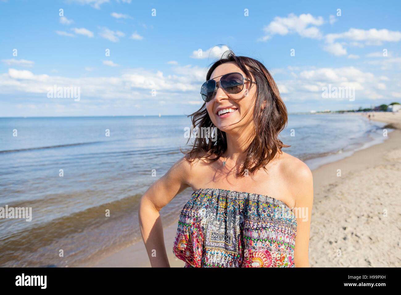 Woman and sunglasses, beach hi-res stock photography and images - Alamy