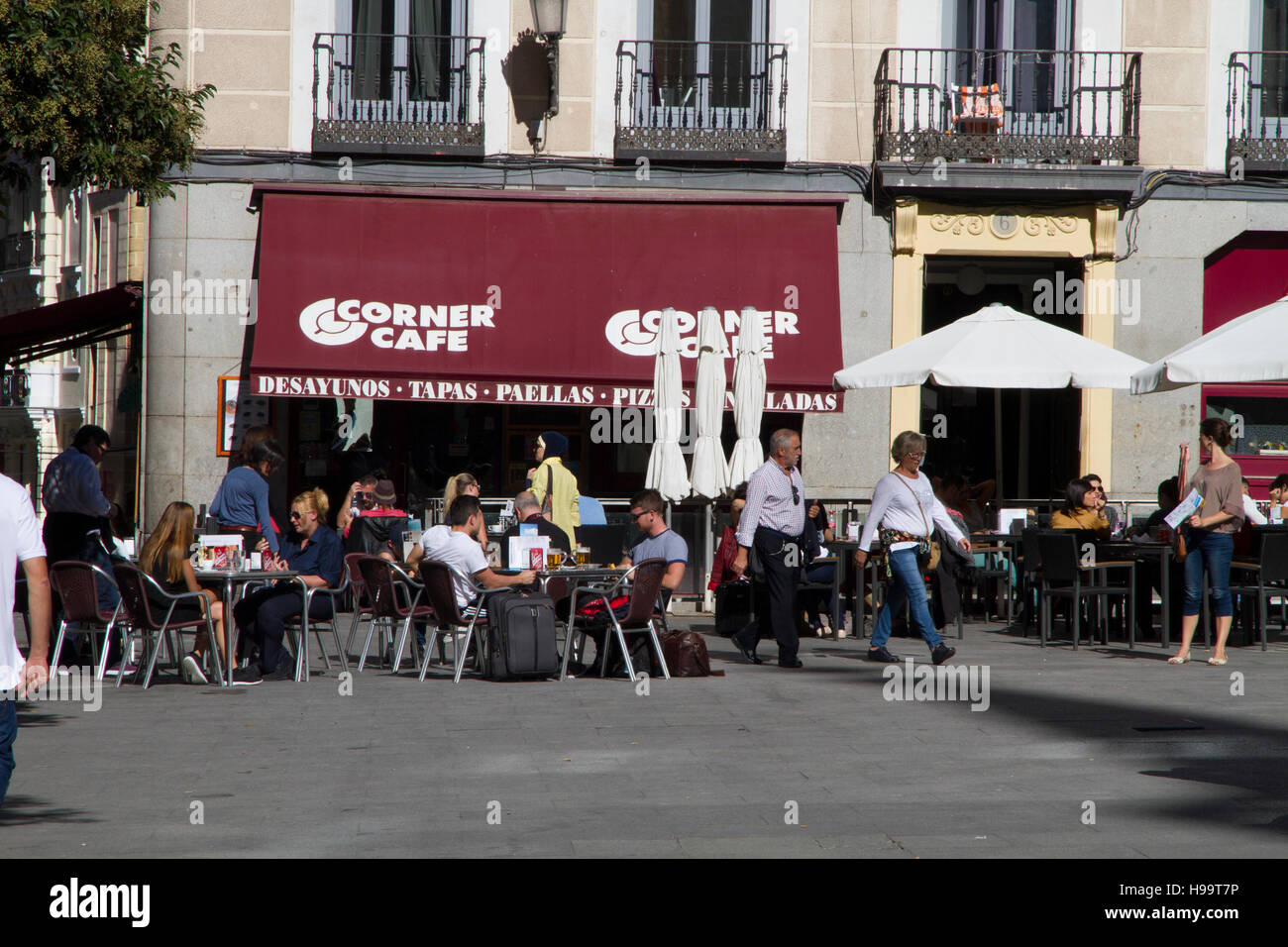 Outdoor Bar Madrid High Resolution Stock Photography and Images Alamy
