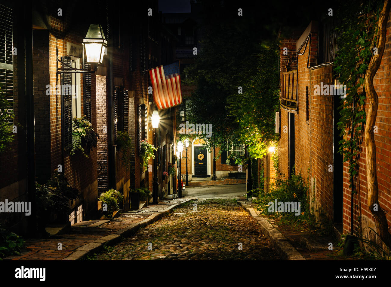 Acorn Street at night, in Beacon Hill, Boston, Massachusetts Stock Photo -  Alamy