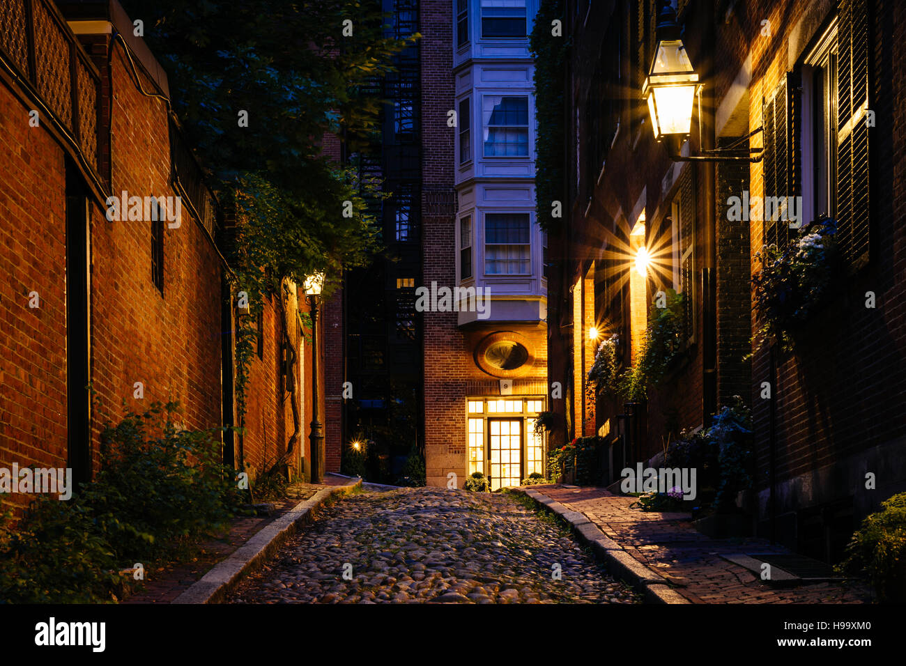 Acorn Street at night, in Beacon Hill, Boston, Massachusetts Stock Photo -  Alamy